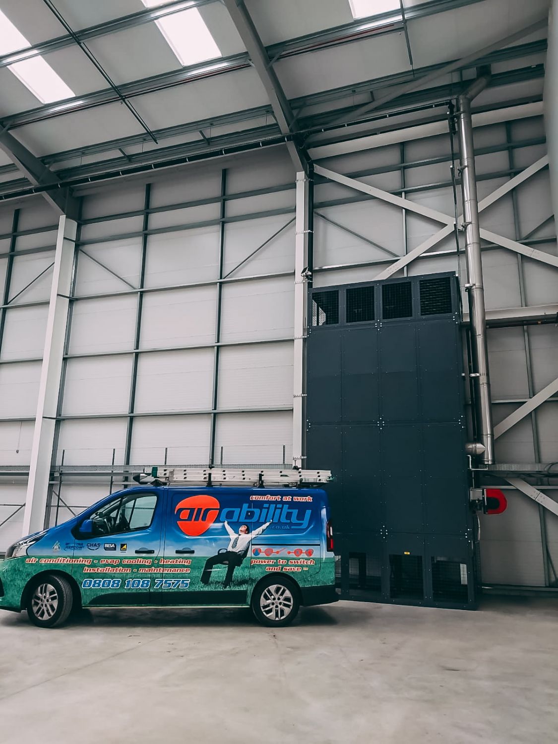 Distribution centre heating energy efficient 46,800m³ ILG facility -  Powrmatic